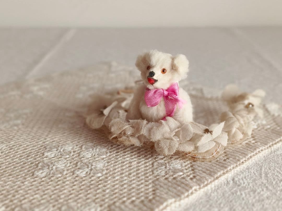* vintage bear ❀ * もふもふ ピンクリボンの 白クマさん