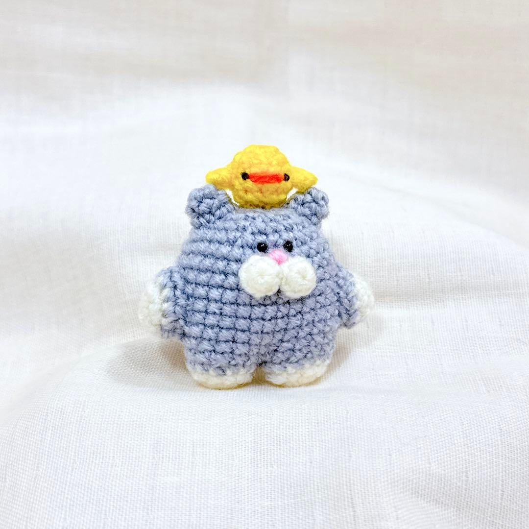 ミ*ー様 ちいさな相棒を頭にのせて♩お昼寝がだいすきなねこさんとひよこさん✿あみ