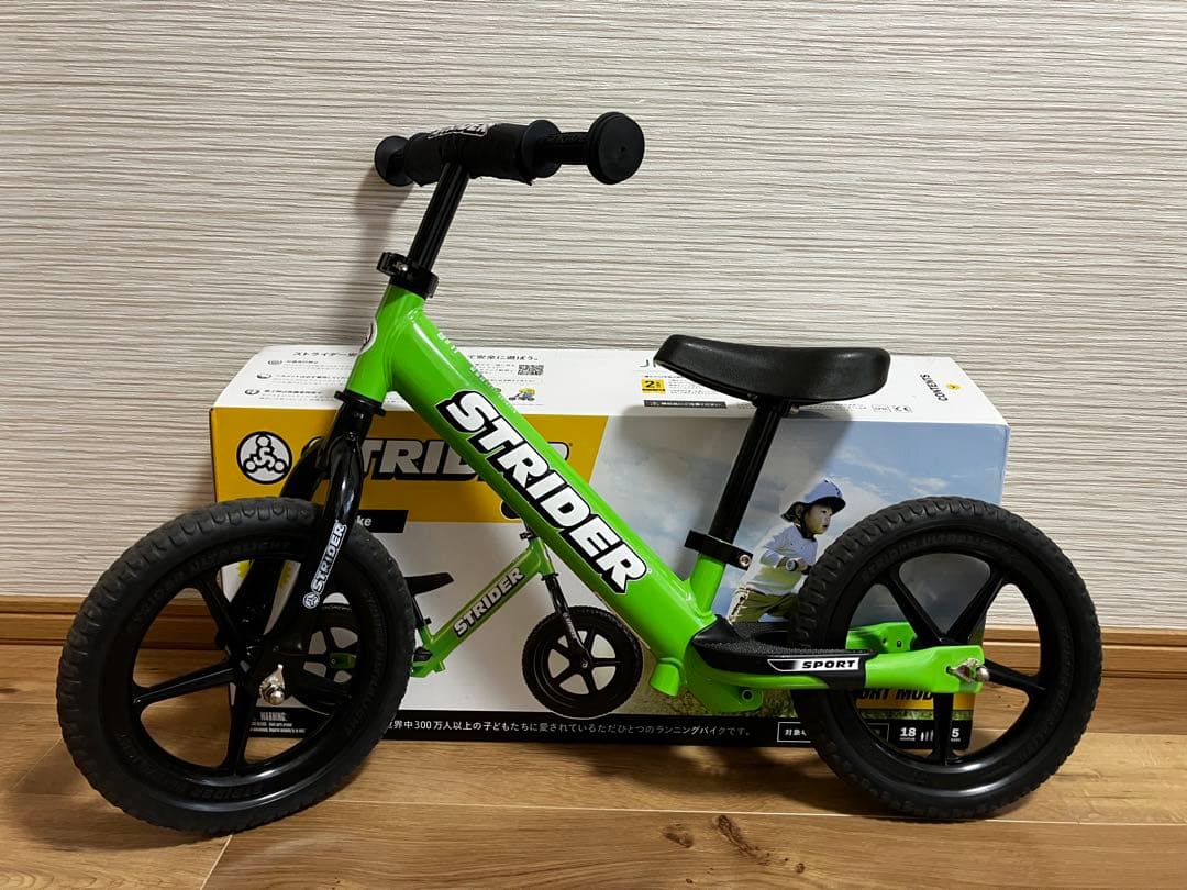 ストライダースポーツモデル　12インチ　グリーン