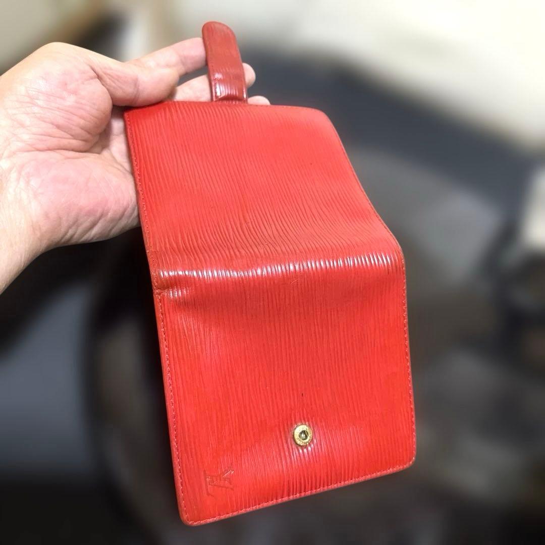 ⑧☆優良品☆エピ♪レッド☆二つ折り財布☆ブック型♪ベルトボタンタイプ