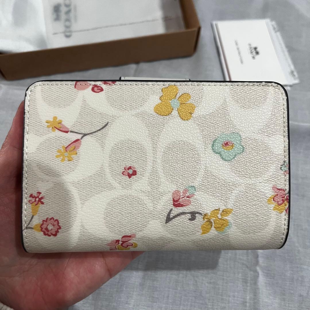 COACH コーチ 花柄 二つ折り財布 ホワイト