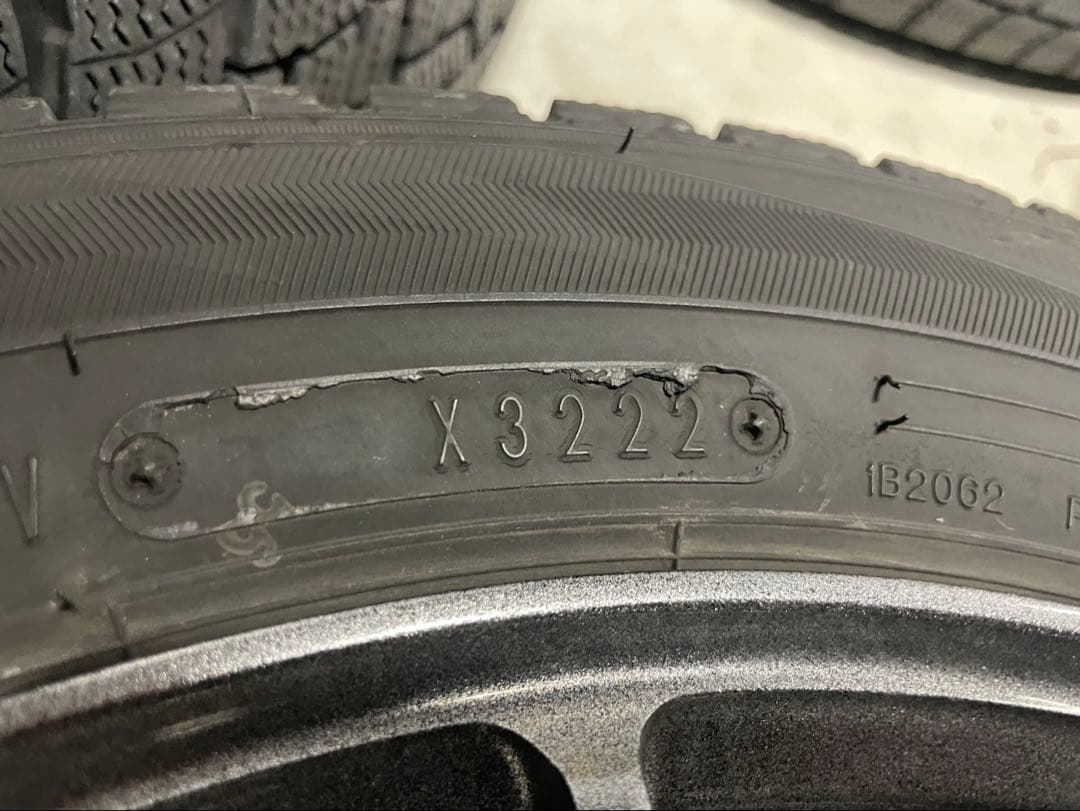 美品 軽自動車 スタッドレスタイヤ　ホイール付き155/65R14