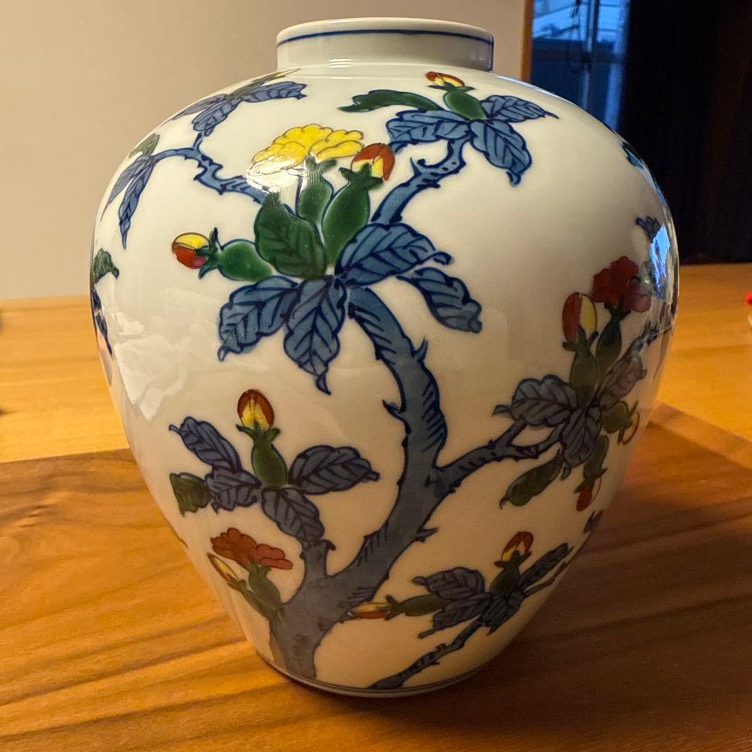 花と葉模様の陶器花瓶