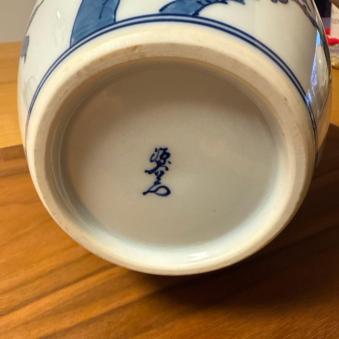 花と葉模様の陶器花瓶
