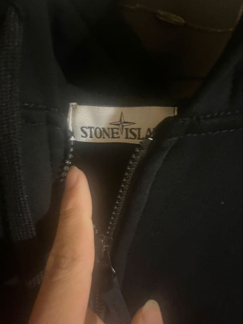 Stone  フード付きジャンパー 黒