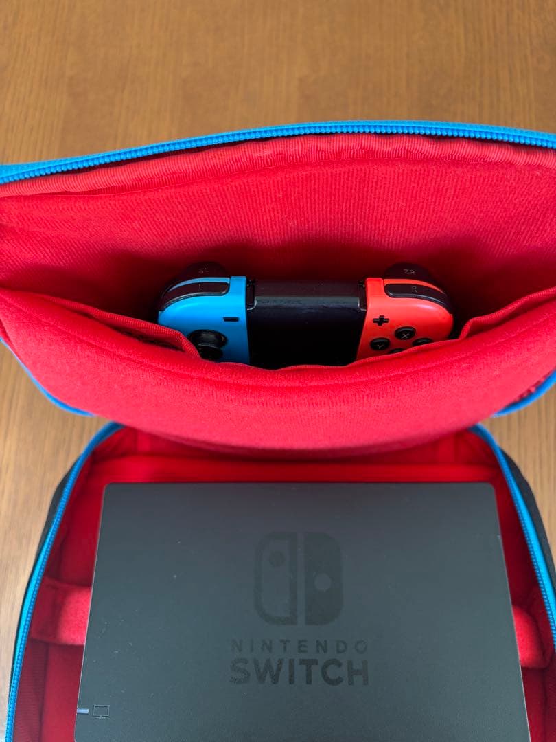 ニンテンドースイッチ　Nintendo Switch 本体ケース付き