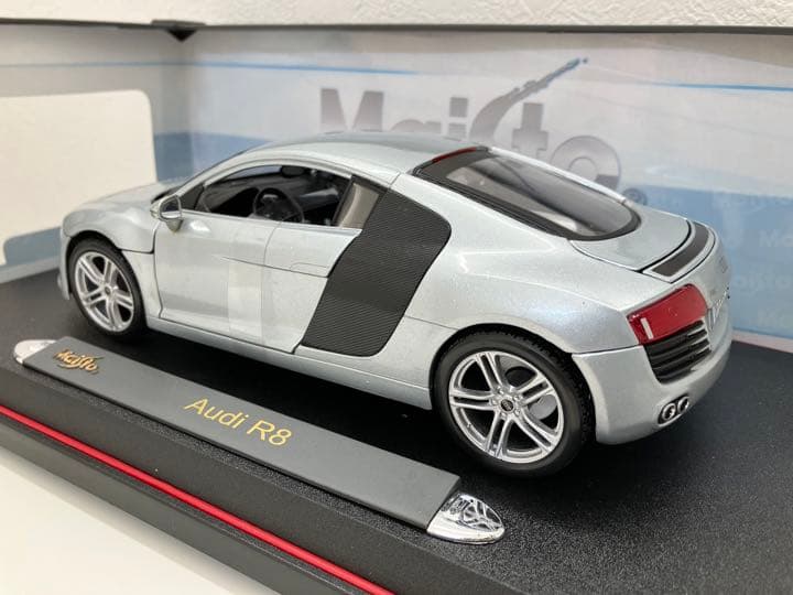 【アウディ RS8】1/18 マイスト ミニカー箱付