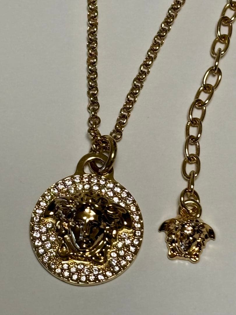 VERSACE メデューサラインストーンネックレス