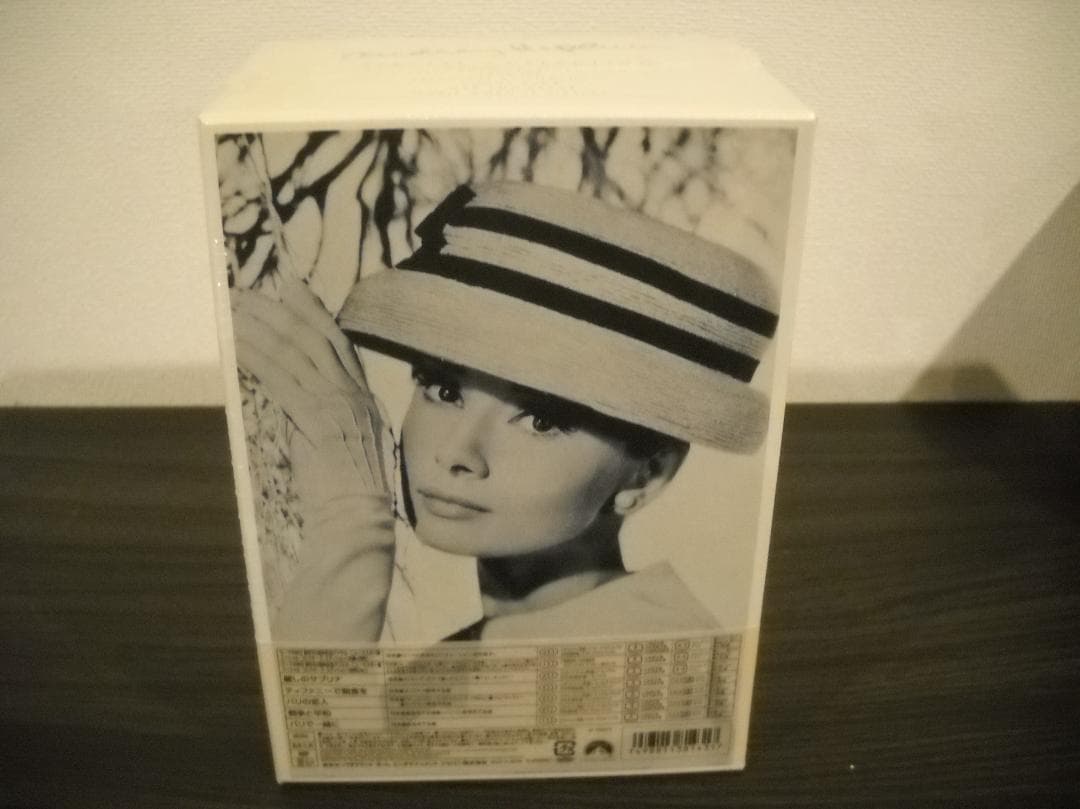 ●オードリー・ヘップバーン特集●≪新品未開封DVD BOX＆写真集≫２作品セット