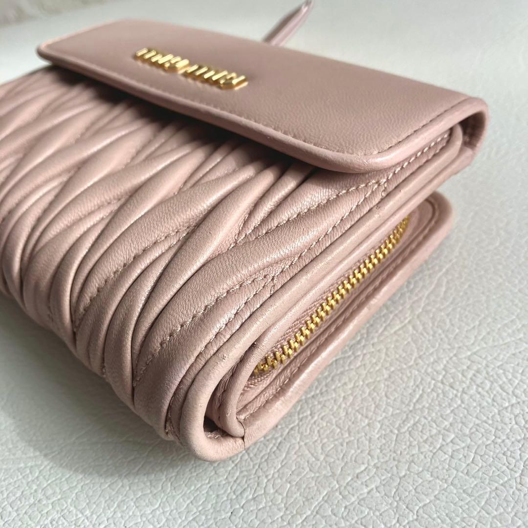 RFID搭載 MIUMIU 3つ折り財布 マテラッセ ロゴ レザー ピンク