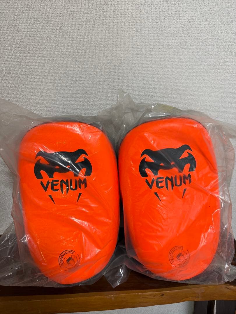 【新品未開封】VENUM キックミット オレンジ黒 高品質