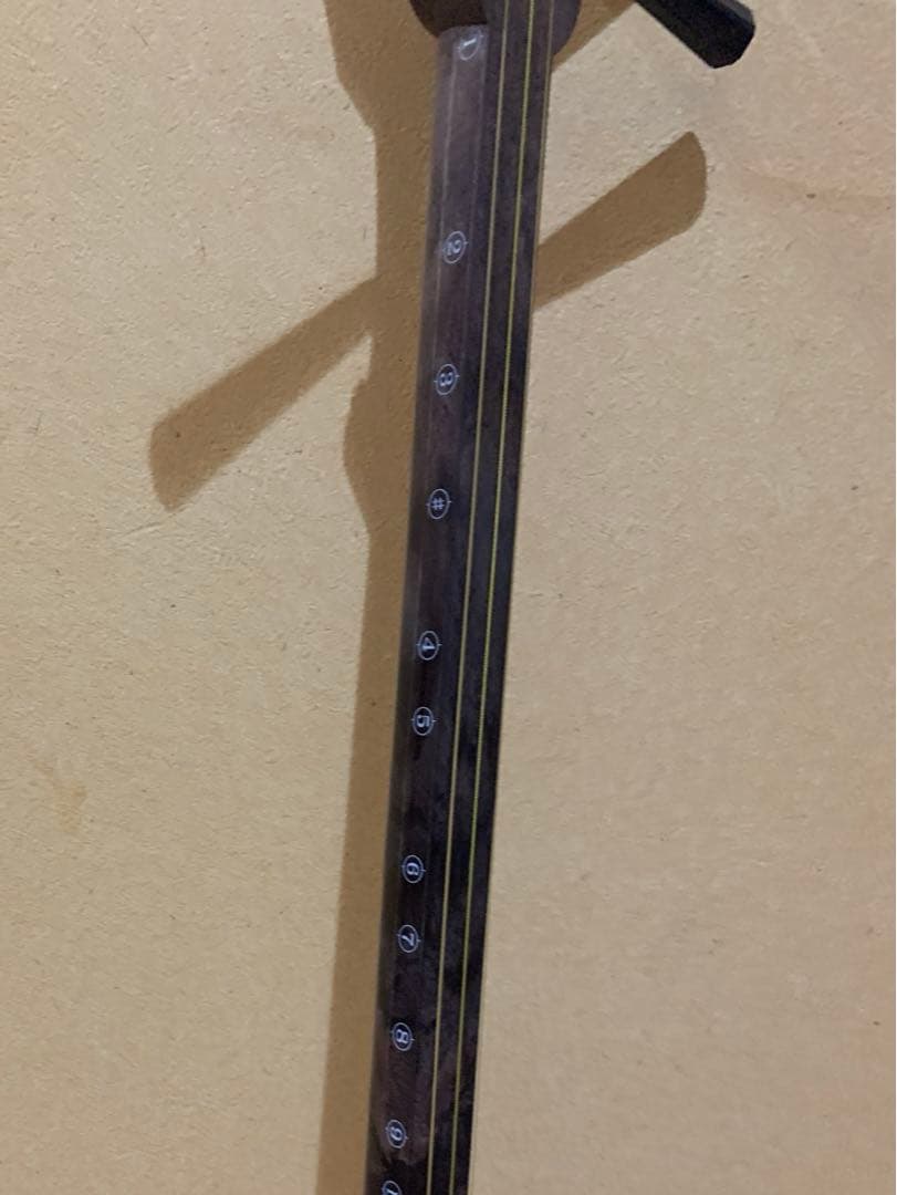 三味線 赤と白 木製 11フレット
