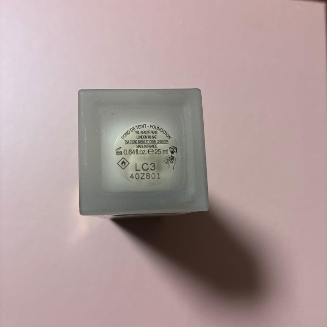 イヴ・サンローラン　ファンデーション未使用