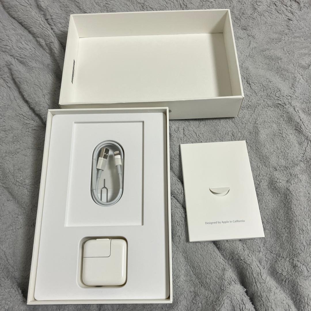 Apple iPad mini4 シルバー 本体 充電器付き