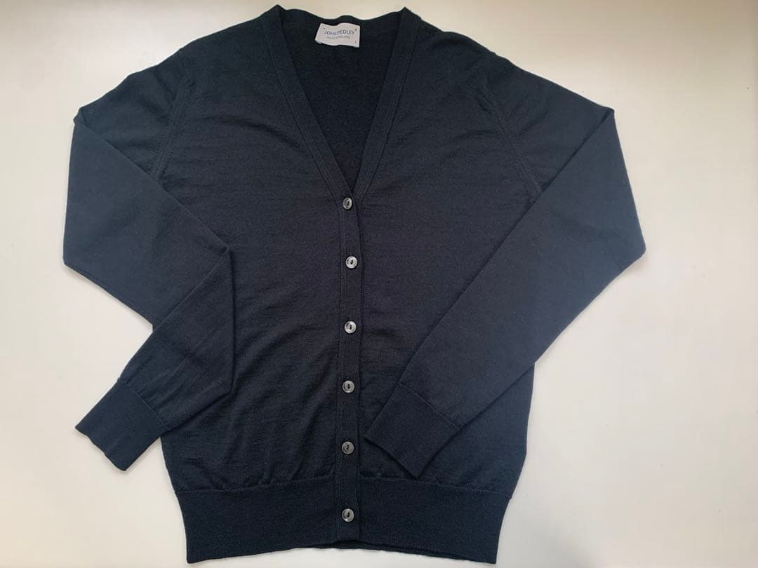 JOHN SMEDLEY　vネックカーディガン　ハイゲージウール　黒