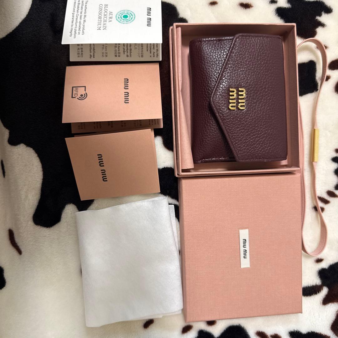 miu miu 三つ折り財布 ワインレッド