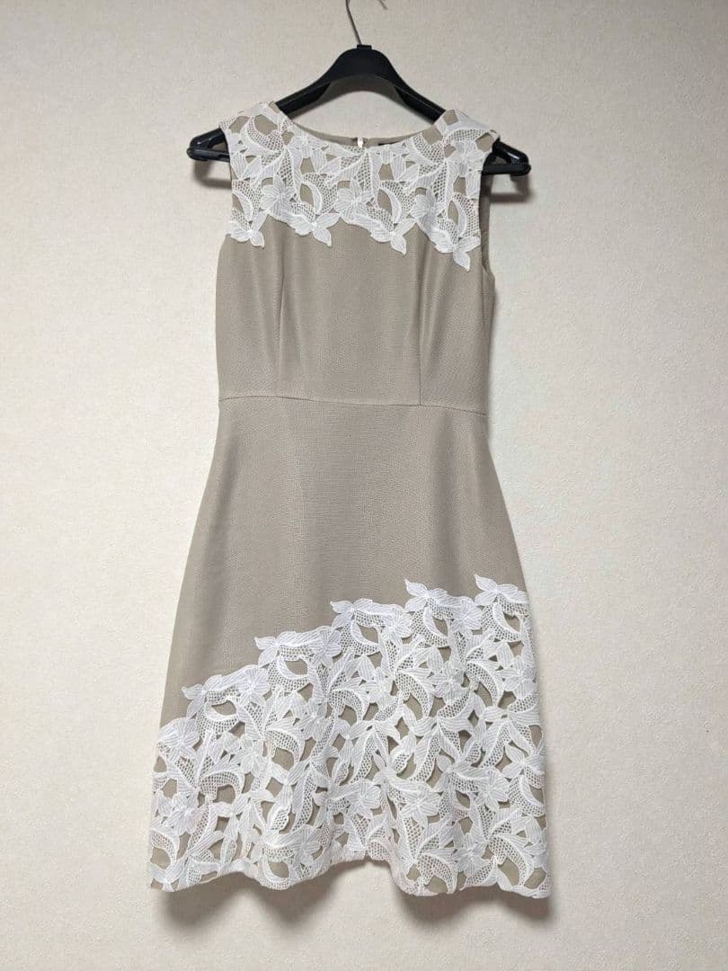 【新品未使用／美品】ワンピース レース ノースリーブ ベージュ 花 春夏秋