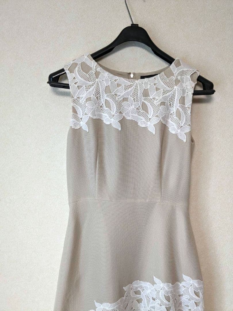 【新品未使用／美品】ワンピース レース ノースリーブ ベージュ 花 春夏秋