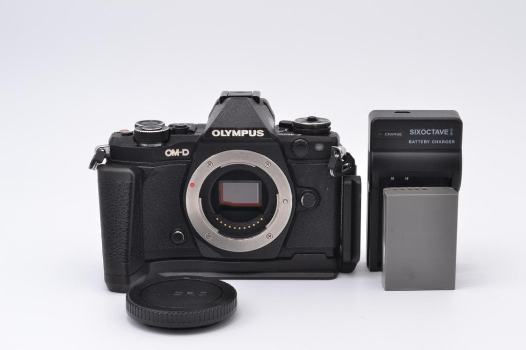オリンパス　OM-D E-M5 MarkⅡ ブラック ボディ グリップ付