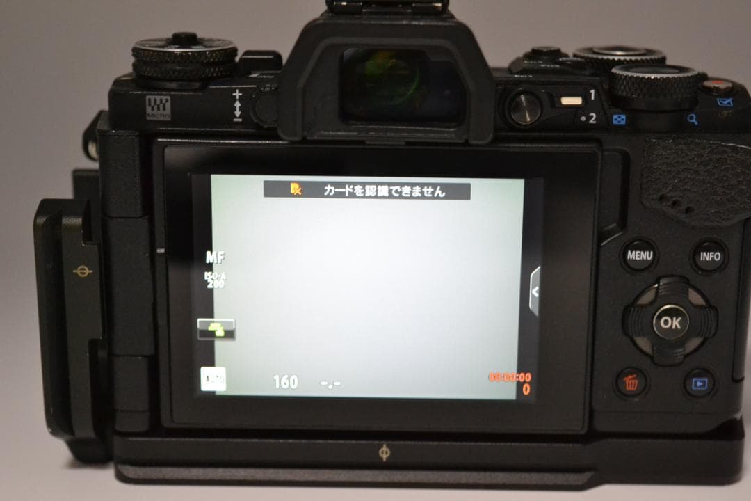 オリンパス　OM-D E-M5 MarkⅡ ブラック ボディ グリップ付