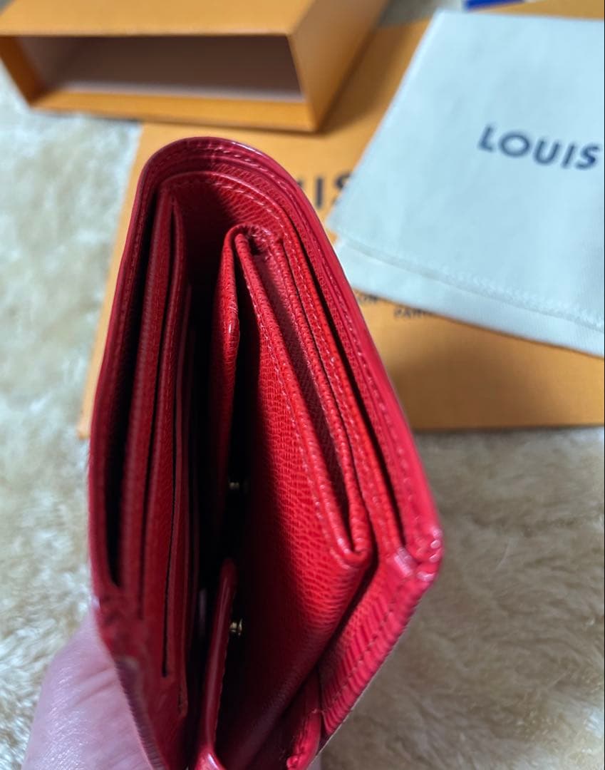 美品　LOUIS VUITTON エピライン　二つ折り財布