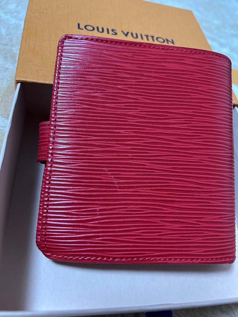 美品　LOUIS VUITTON エピライン　二つ折り財布