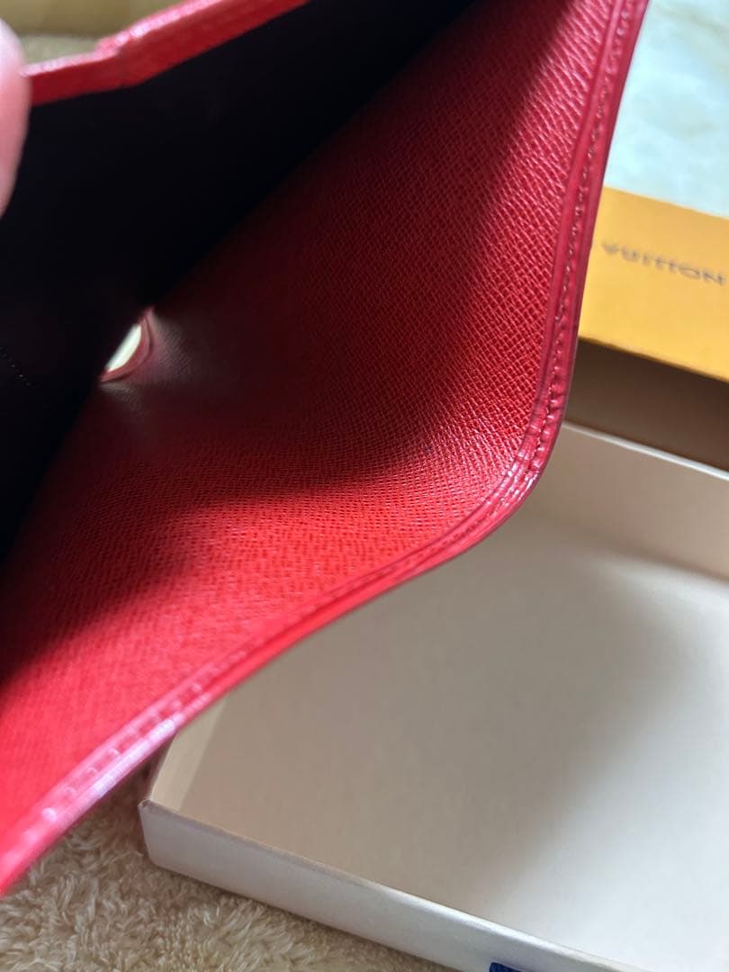 美品　LOUIS VUITTON エピライン　二つ折り財布