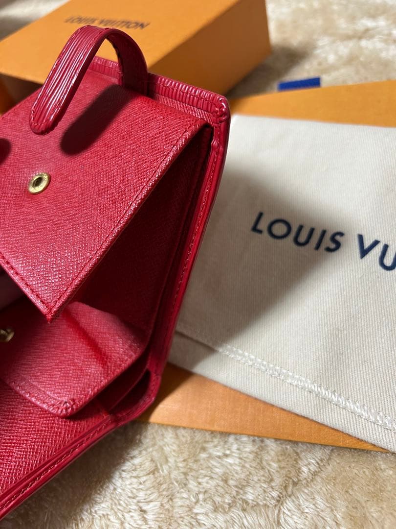美品　LOUIS VUITTON エピライン　二つ折り財布