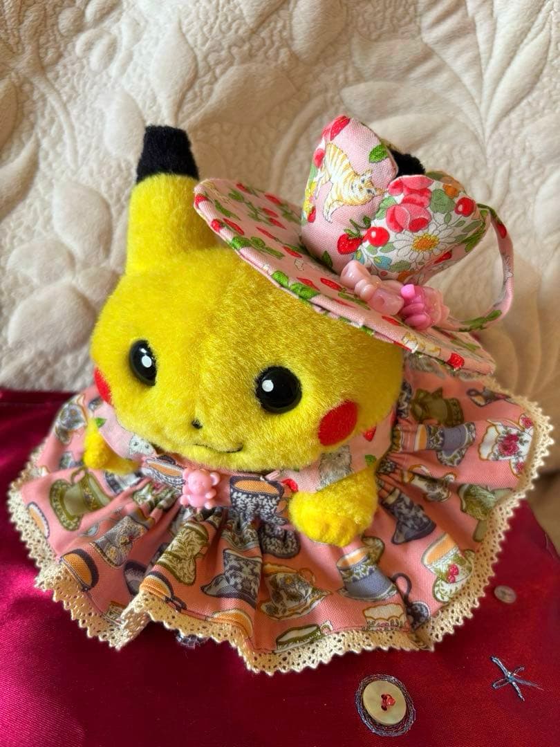 初期ピカチュウ　服　ティーパーティードレスとティーカップ帽子2点セット　ポケモン