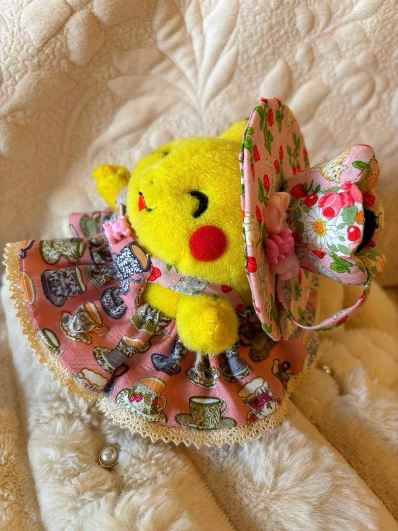 初期ピカチュウ　服　ティーパーティードレスとティーカップ帽子2点セット　ポケモン