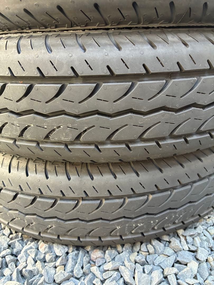 クロネコ　送料込み　新車外し　ほぼ新品　145/80R12