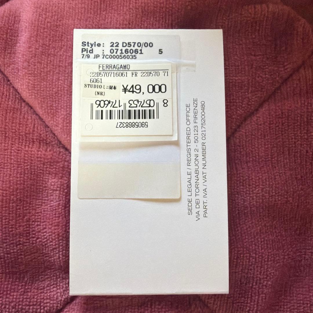 Salvatore Ferragamo ほぼ未使用！二つ折り財布 ブラック