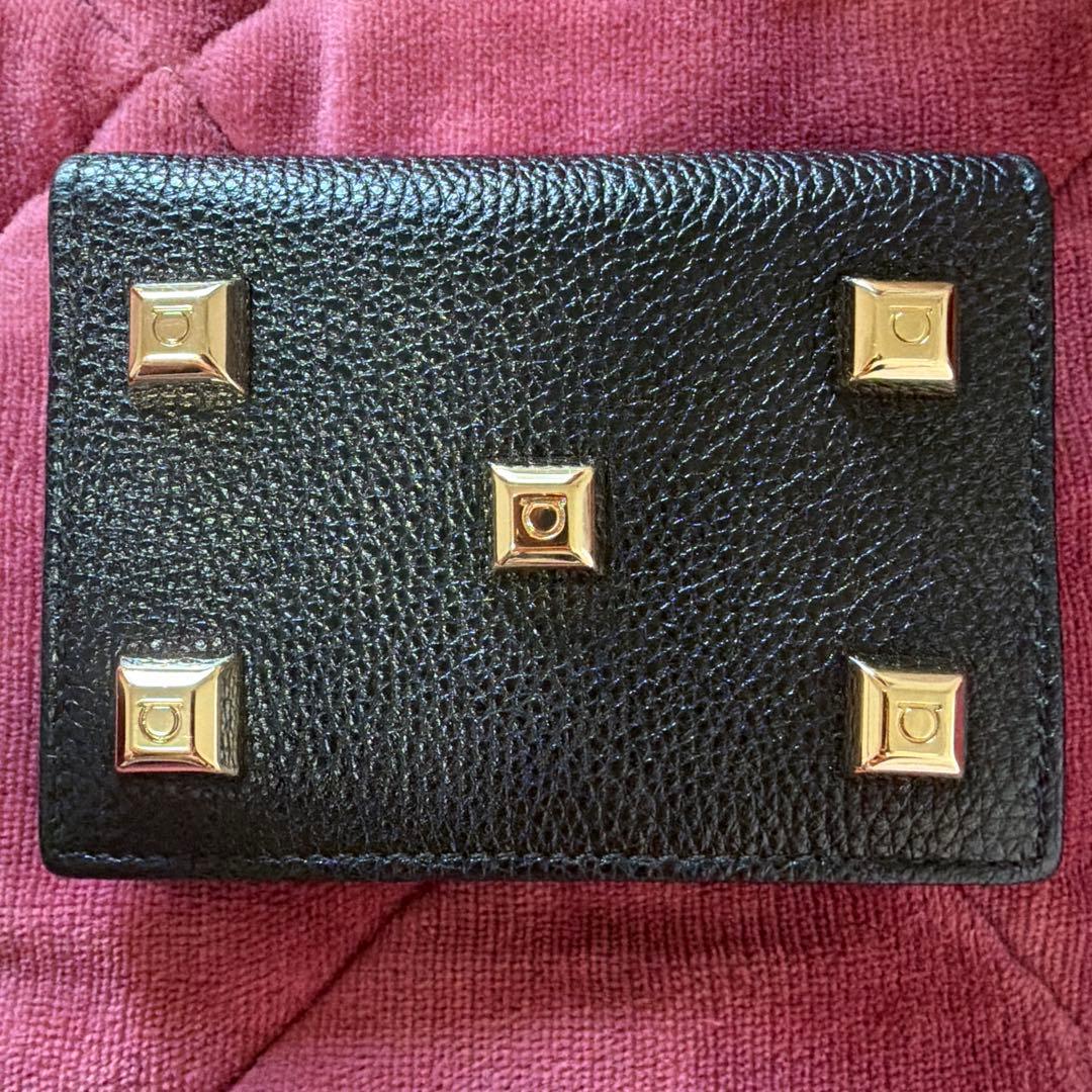 Salvatore Ferragamo ほぼ未使用！二つ折り財布 ブラック