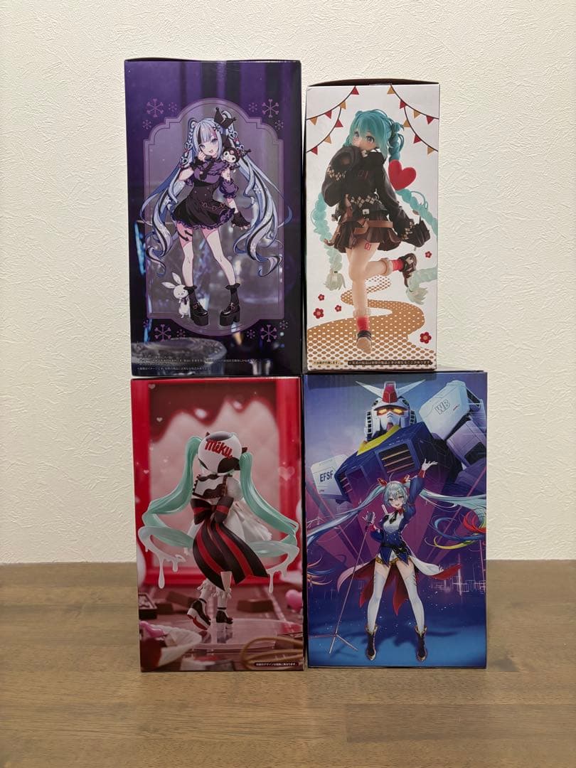 初音ミク フィギュア 雪ミク×クロミ チロルチョコ Outdoor ガンダム