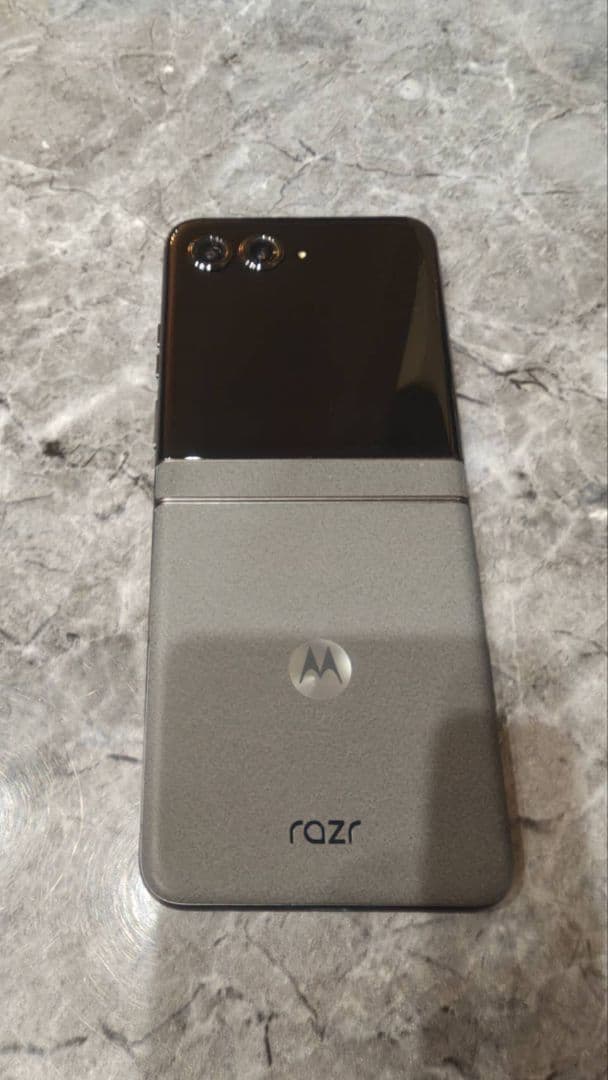 Motorola razr 50　SIMフリー／512GB