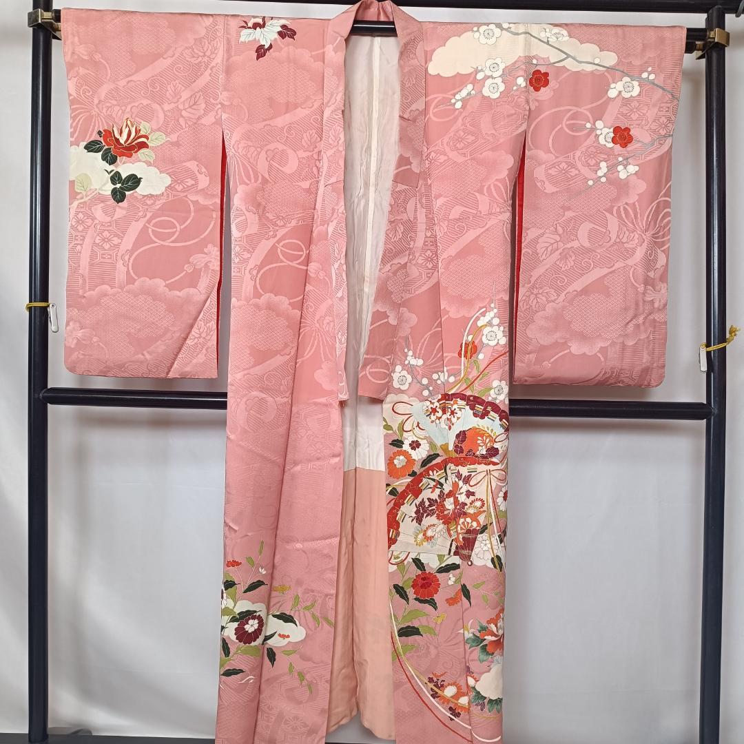 ◆2233◆アンティーク着物　中振袖　薔薇　百花　正絹縮緬　珊瑚色　和装着物