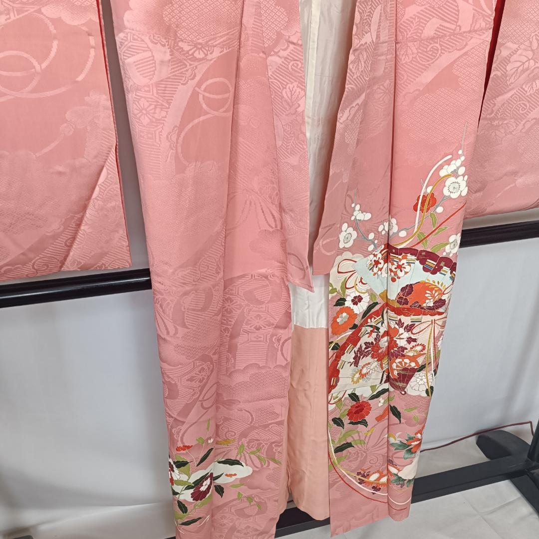◆2233◆アンティーク着物　中振袖　薔薇　百花　正絹縮緬　珊瑚色　和装着物