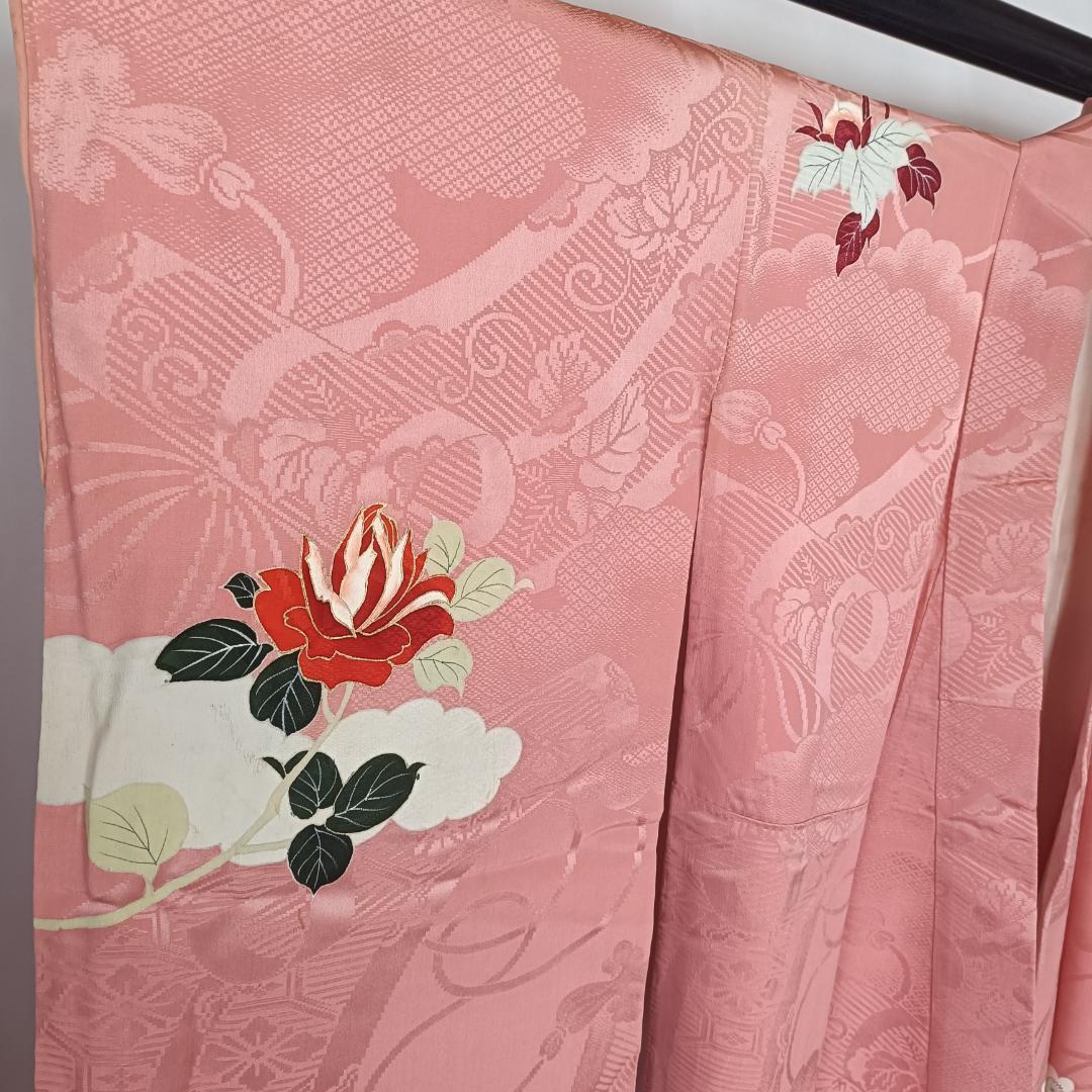 ◆2233◆アンティーク着物　中振袖　薔薇　百花　正絹縮緬　珊瑚色　和装着物