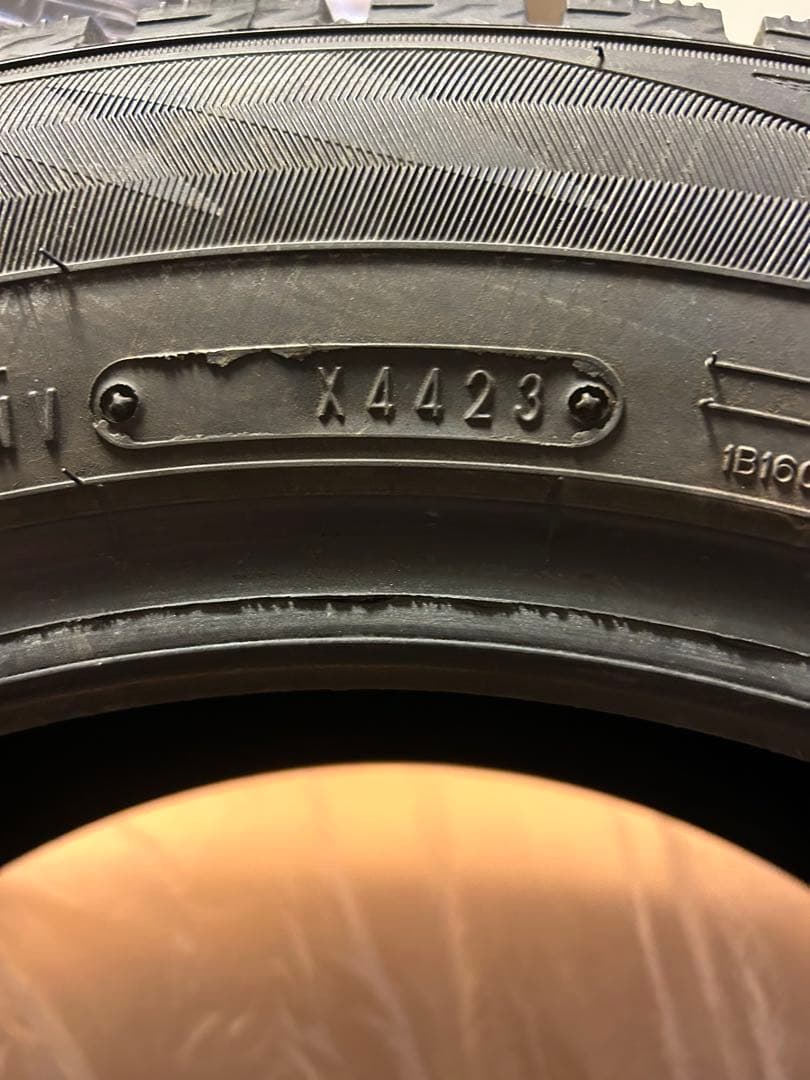 [引き取り限定]DUNLOP スタッドレスタイヤ 195/60R16 4本セット