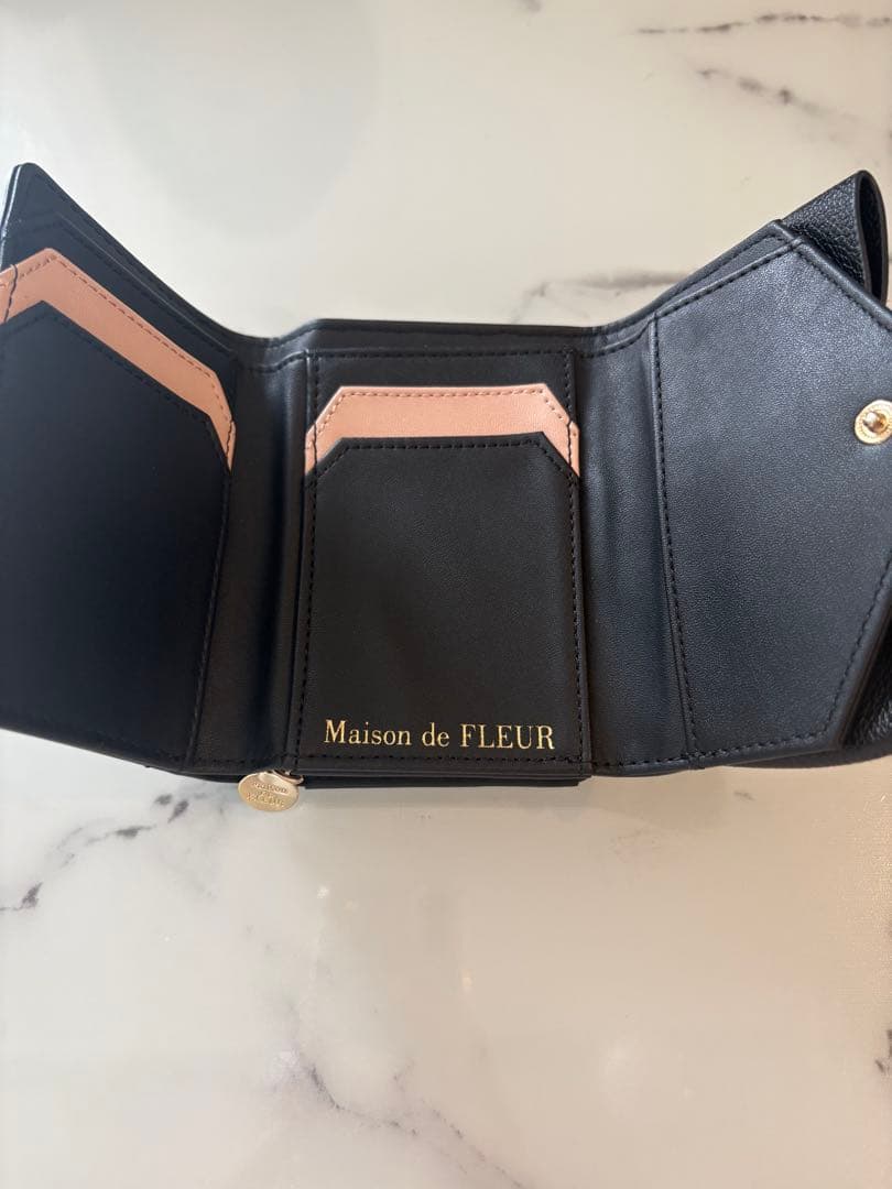 Maison de FLEUR リボン付き三つ折り財布 ブラック