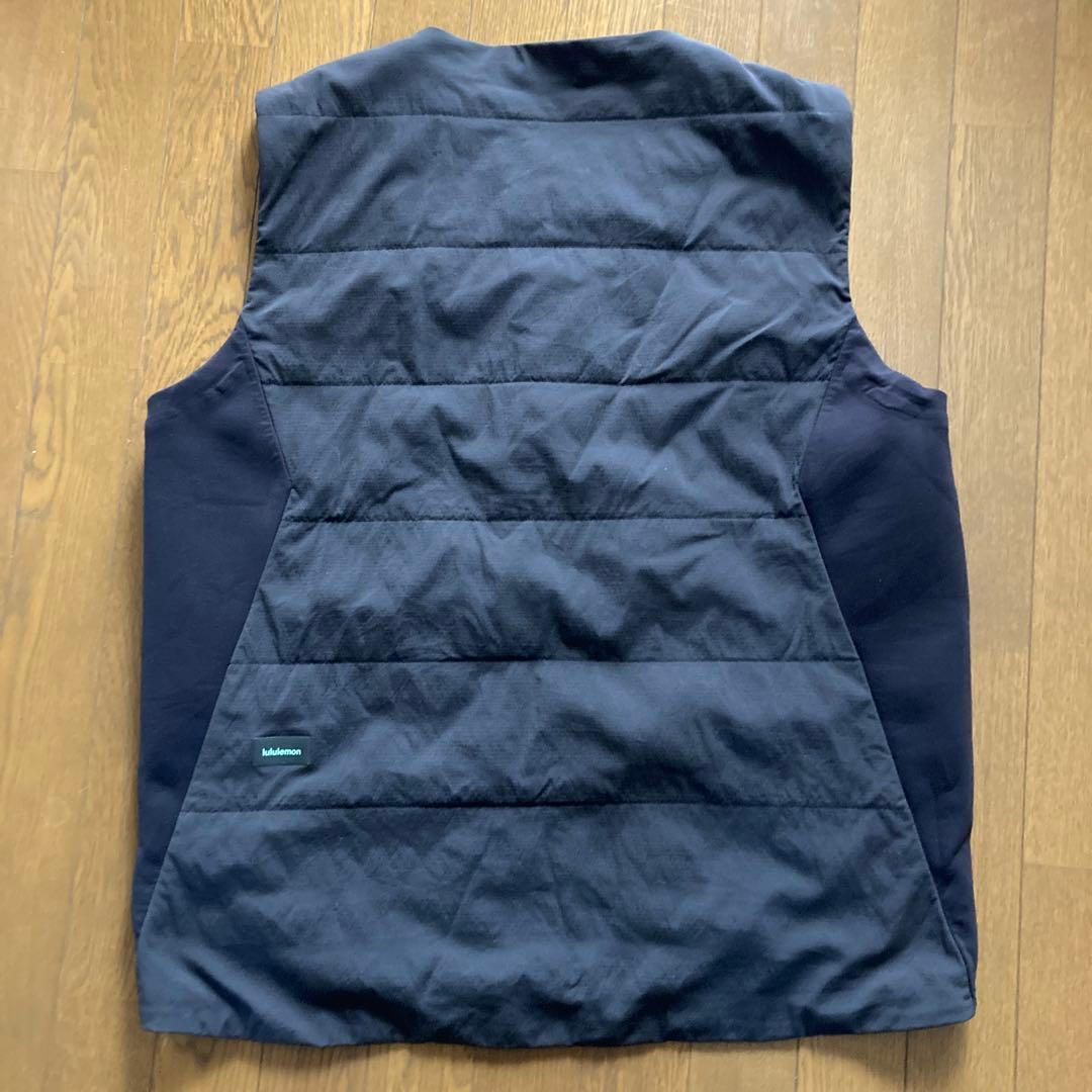 ブラック 中綿入り ベスト　lululemon