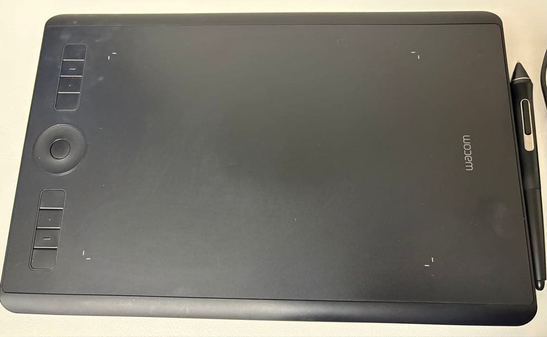 液タブ・ペンタブ Wacom Intuos Pro Medium PTH-660