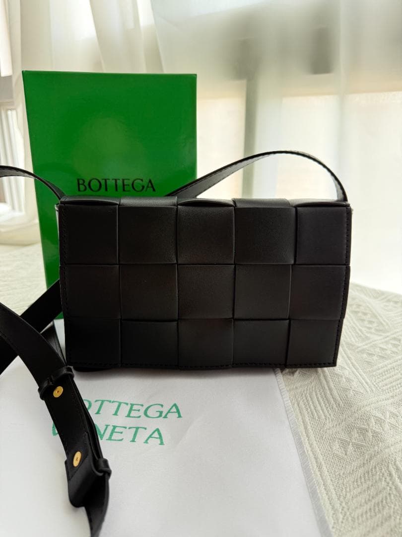 bOTtEgA vEnEtA ブラック ショルダーバッグ