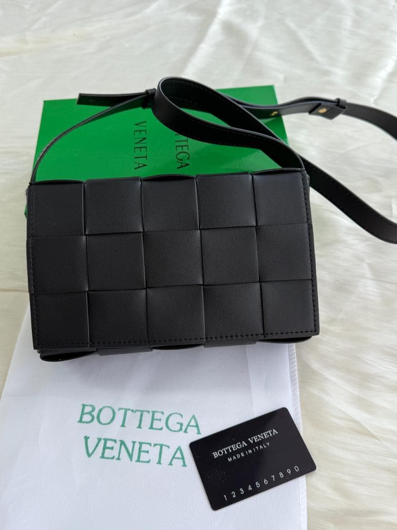 bOTtEgA vEnEtA ブラック ショルダーバッグ