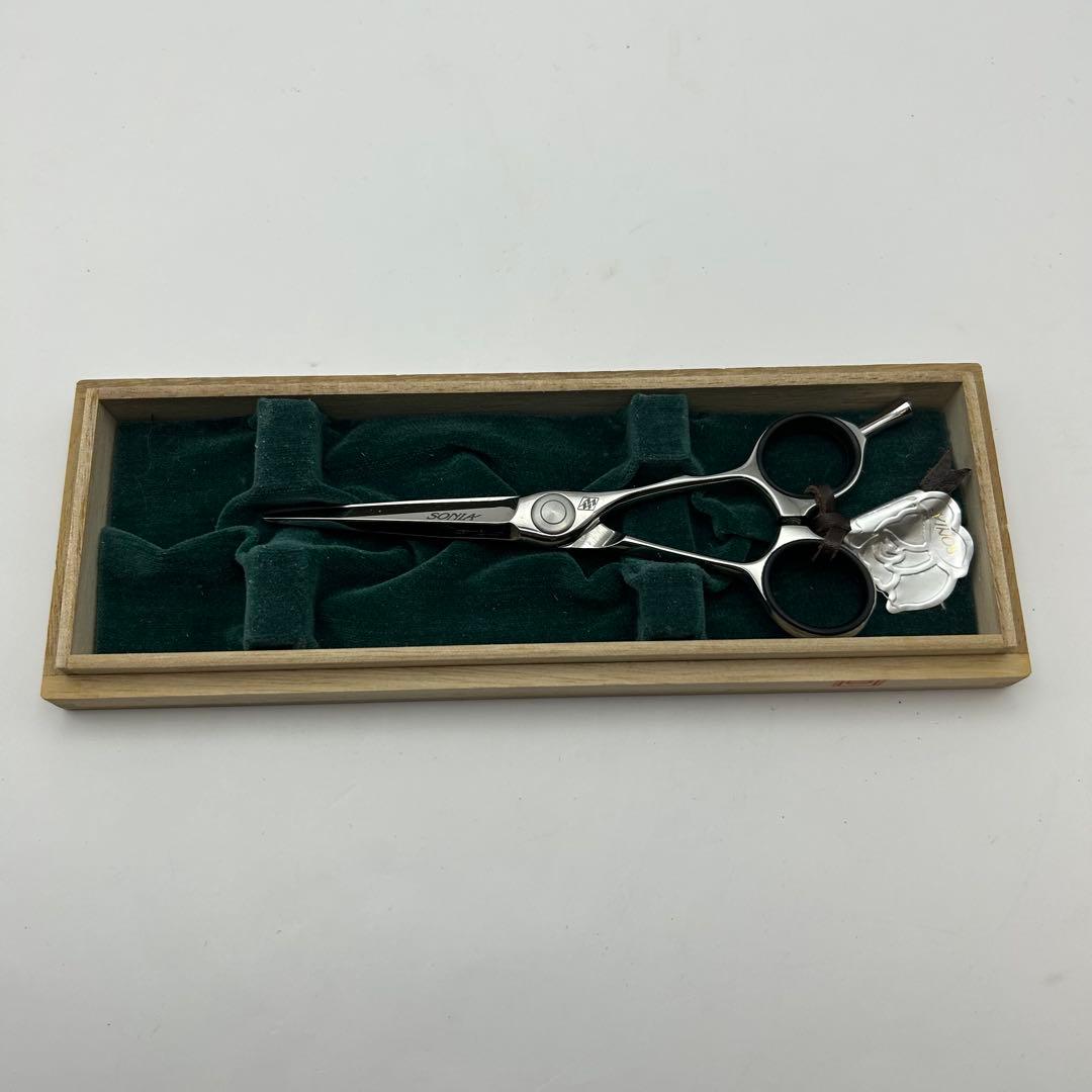 未使用品　シザー ハサミ SONIA 美容師 理髪店 5.5インチ　桐箱