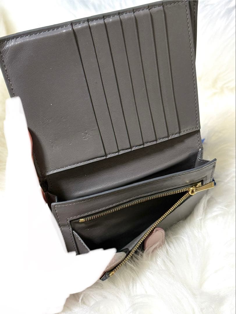CELINE グレー 二つ折り財布 ミディアム　ストラップウォレット