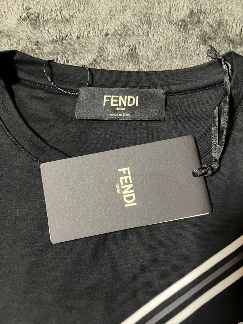 FENDI ブラック 柄Tシャツ 新品タグ付き サイズSサイズ