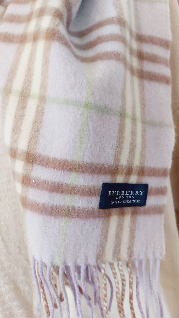 バーバリー BURBERRYS ロンドン 藤色ですか?マフラー