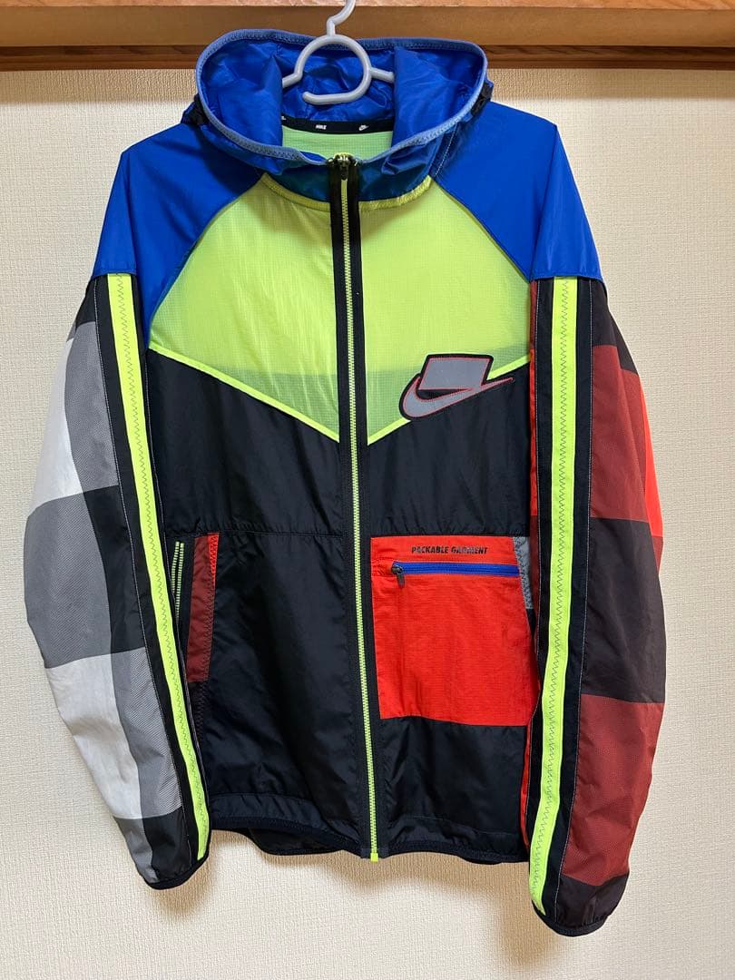 NIKE ナイキ　カラフル　フード付きウィンドブレーカー　綺麗！