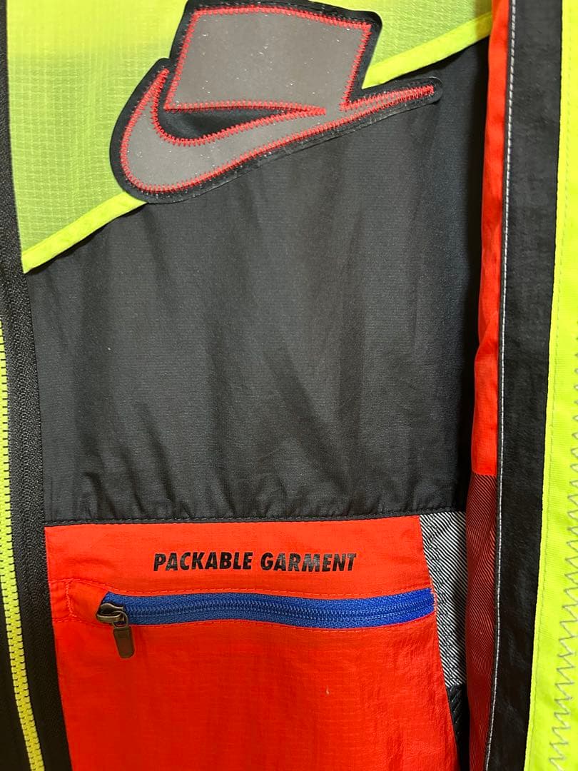 NIKE ナイキ　カラフル　フード付きウィンドブレーカー　綺麗！
